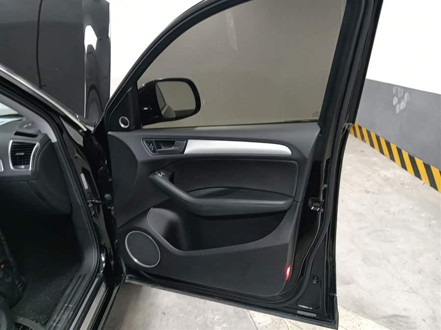 Audi Q5 (Imported) 2016 car image #16