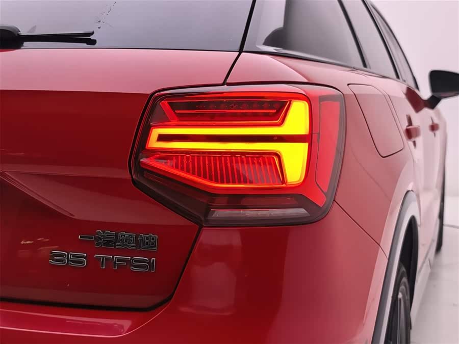Audi Q2L 2018 car image #16