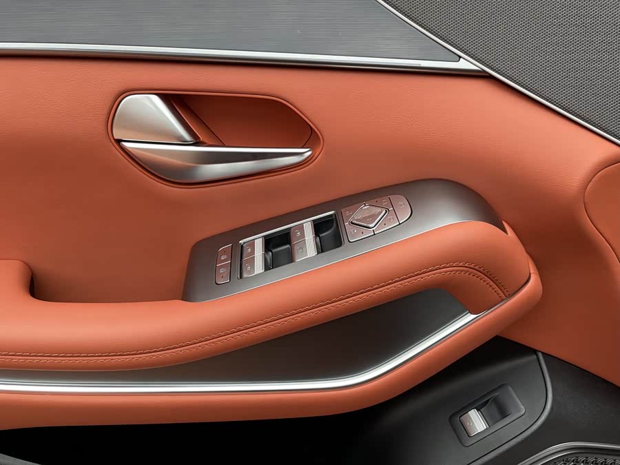 BYD Tang L 2025 immagine di auto #16