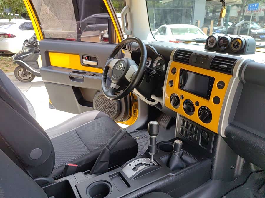 Toyota FJ Cruiser 2018 car image #16