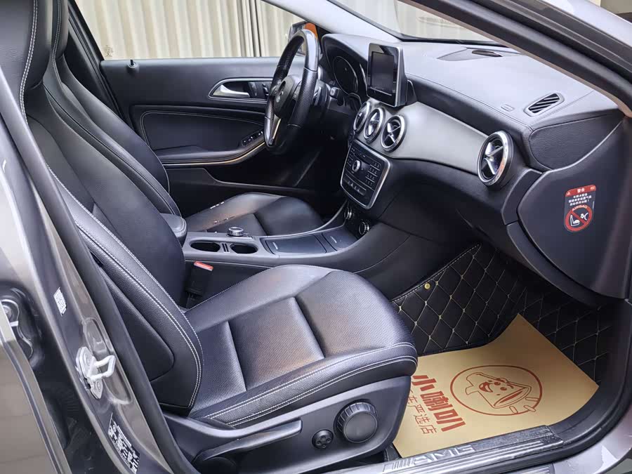 Mercedes-Benz GLA Class 2015 car image #16