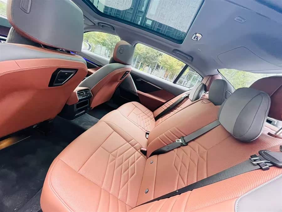 BMW i5 2024 car image #16