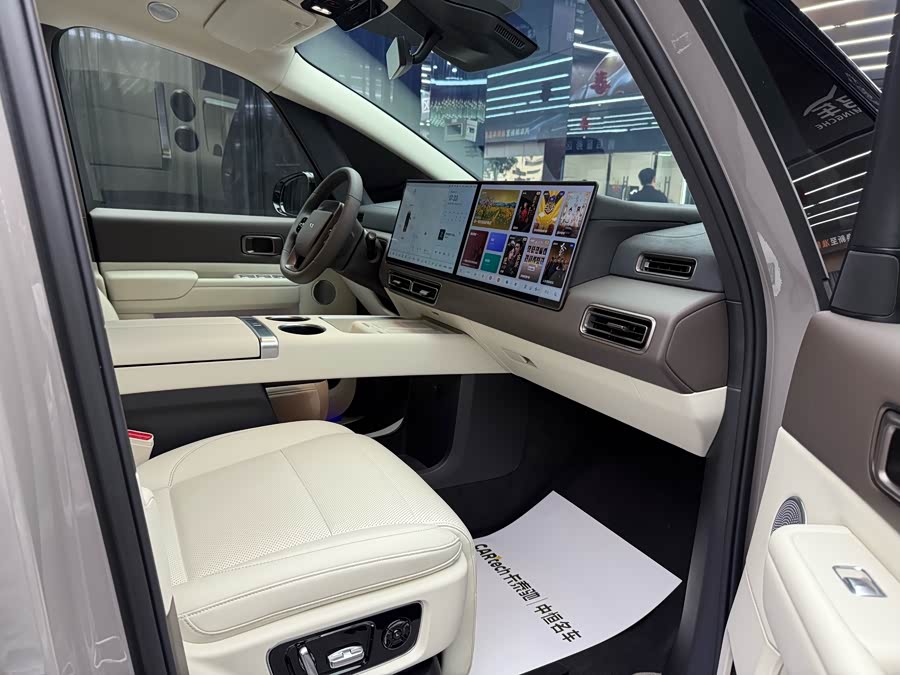 理想汽车 理想MEGA 2025 汽车图片 #16