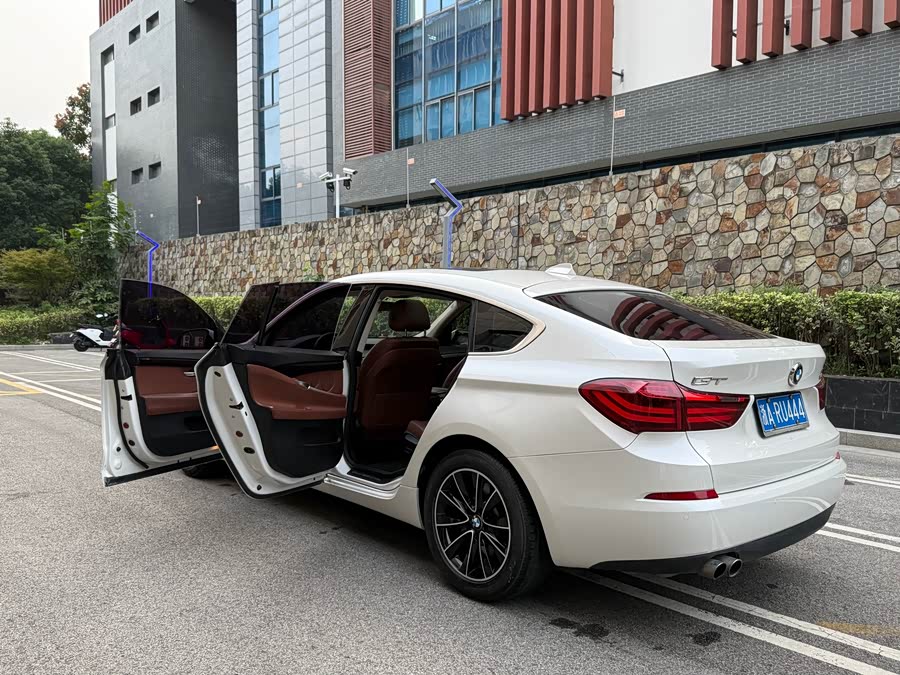 BMW 5 Series GT 2015 immagine di auto #16