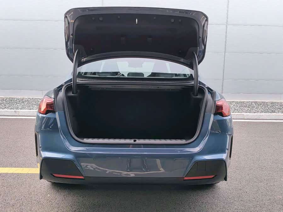 BMW 2 Series 2025 car image #16