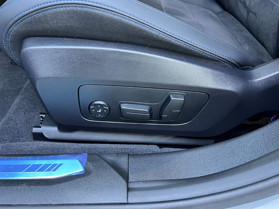 BMW M235L 2025 car image #16