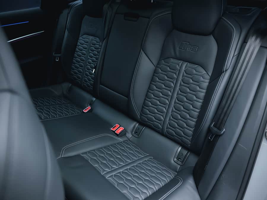 Audi RS 6 2021 car image #16