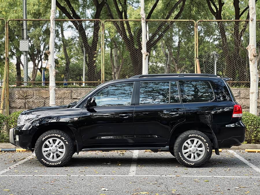 丰田 兰德酷路泽 2010 汽车图片 #16