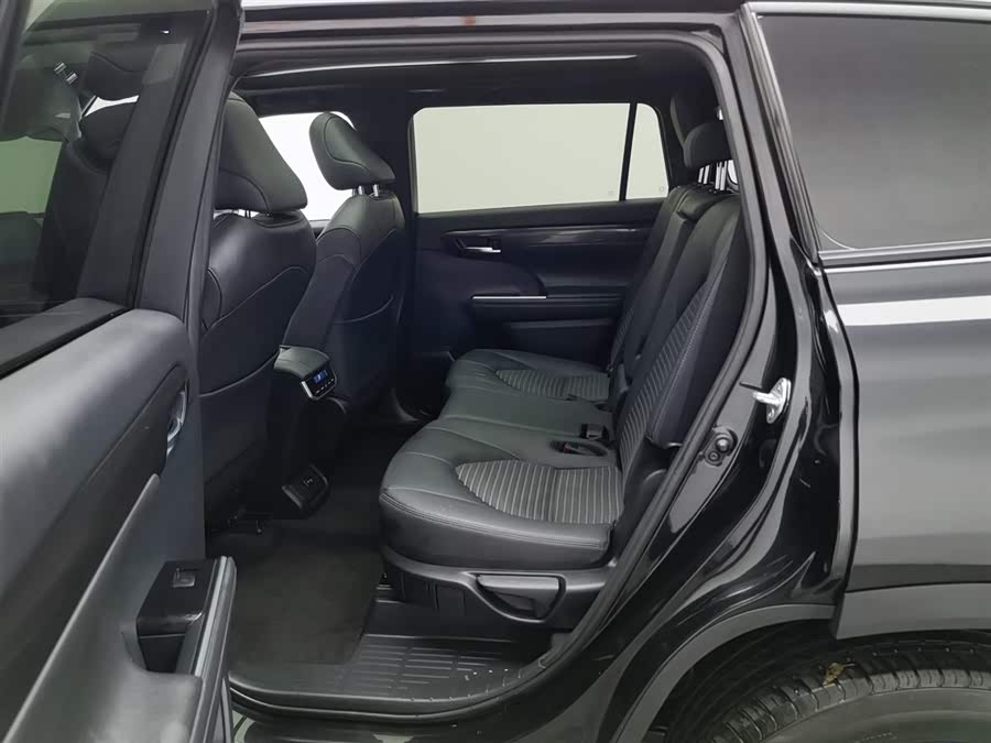 Toyota Crown Kluger 2023 car image #16