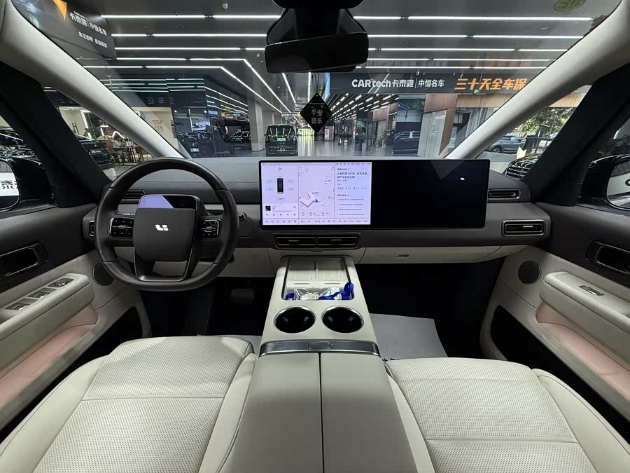 理想汽车 理想MEGA 2024 汽车图片 #16