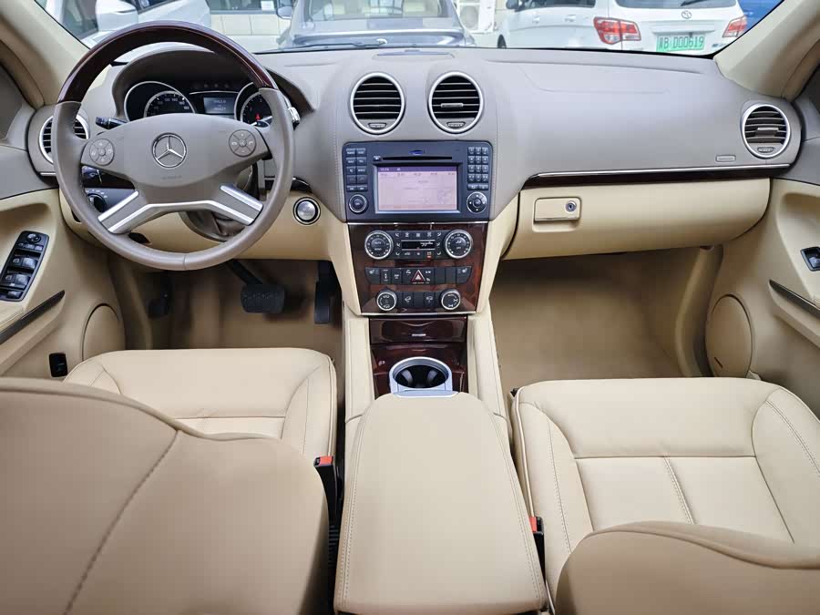 Mercedes-Benz GL Class 2011 car image #16