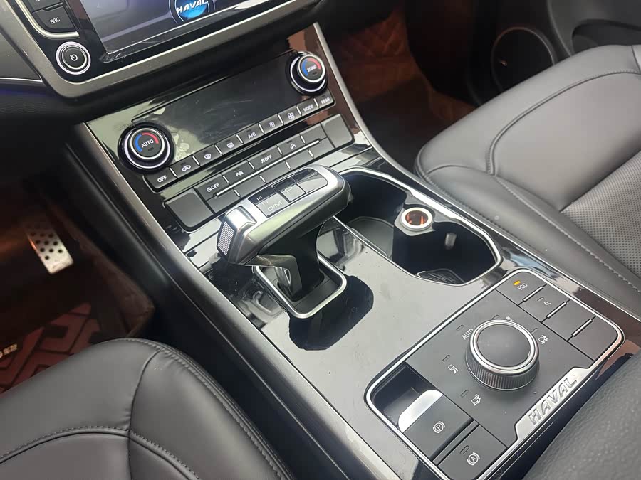 Haval H8 2017 car image #16