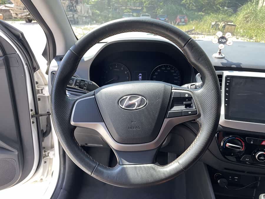 Hyundai Verna RV 2017 car image #16