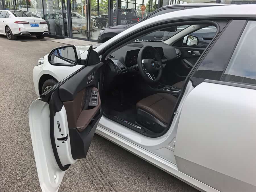 BMW 2 Series 2025 car image #16