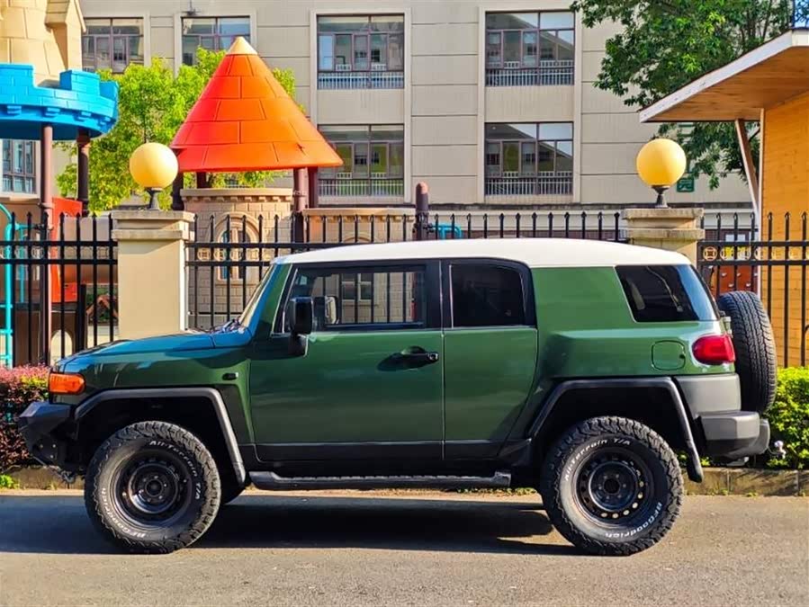 Toyota FJ Cruiser 2011 car image #16