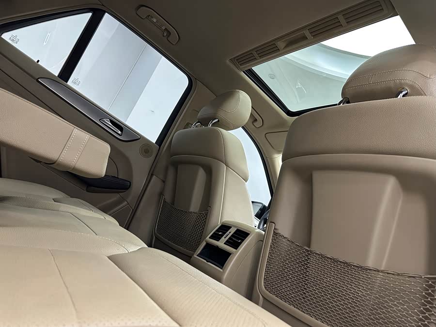 Mercedes-Benz M Class 2015 car image #16