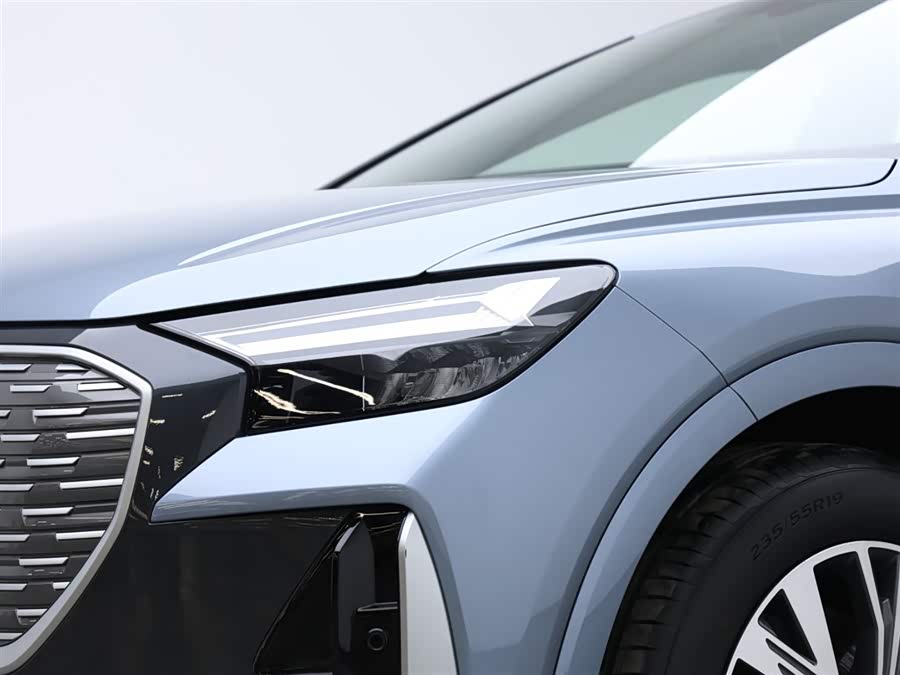 Audi Q4 e-tron 2024 صورة سيارة #16