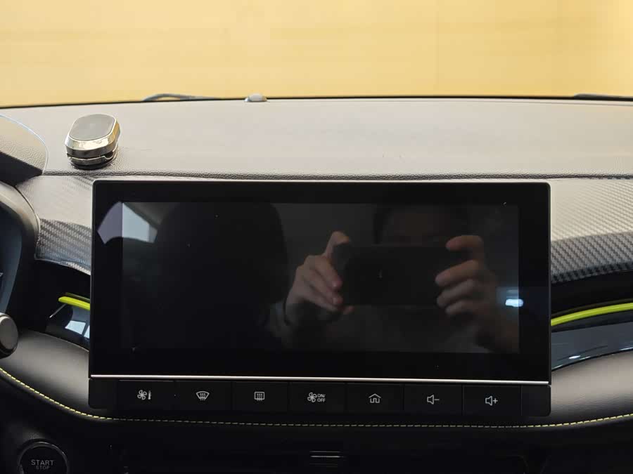 Roewe i5 2023 car image #16