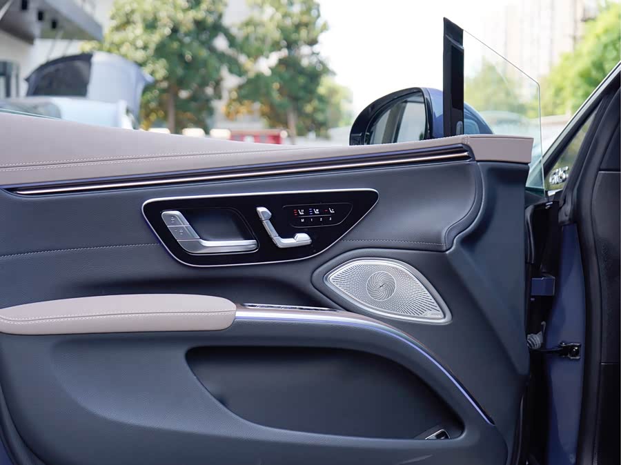 Mercedes-Benz EQS Class 2022 car image #16