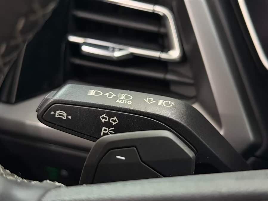 Audi Q4 e-tron 2024 immagine di auto #16