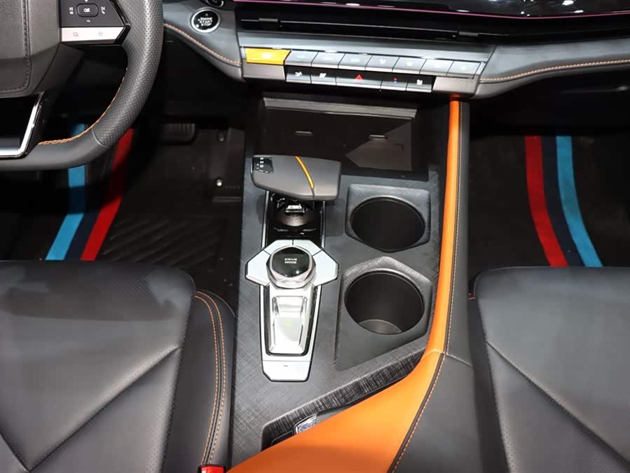 Changan UNI-V 2022 car image #16