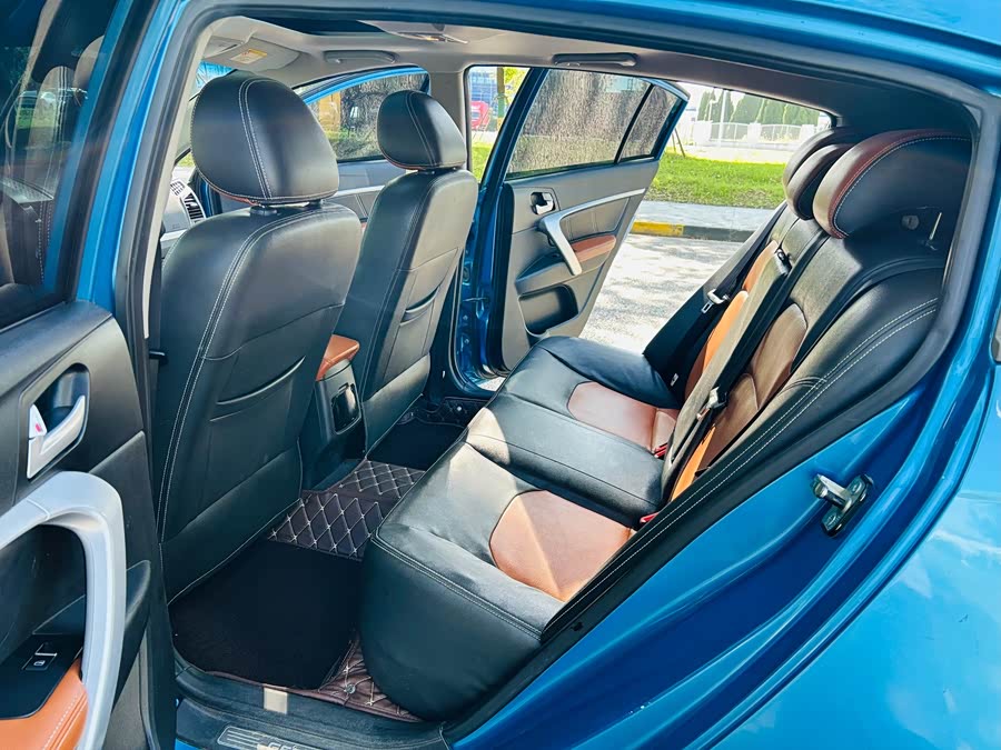 GEELY Emgrand 2015 car image #16