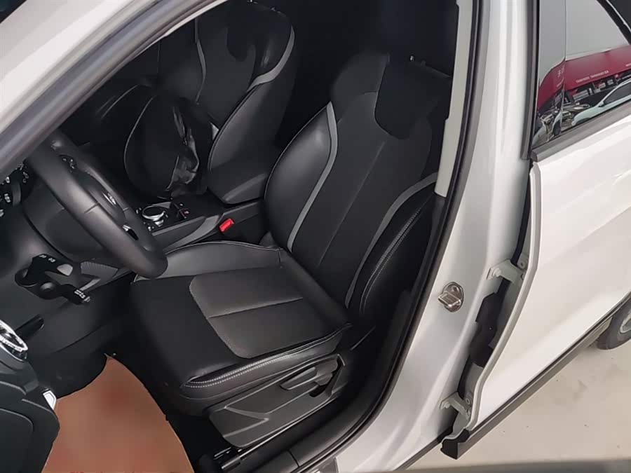 Audi Q2L e-tron 2020 #16 Audi Q2L e-tron 2020 car image #16