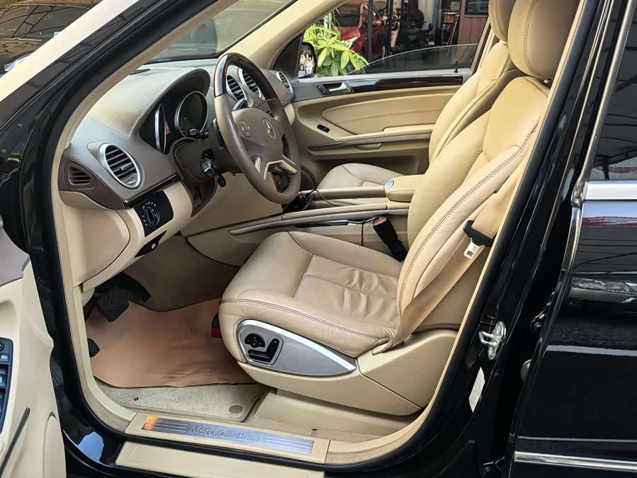 Mercedes-Benz GL Class 2008 car image #16