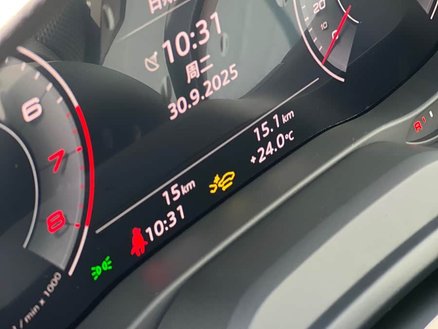 Audi Q2L 2025 car image #16