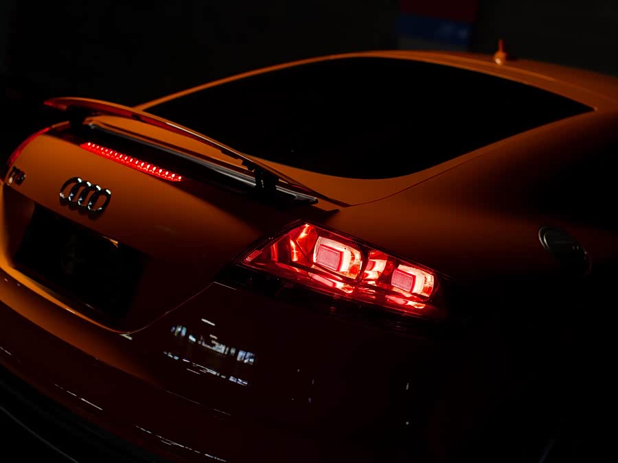 Audi TTS 2011 car image #16