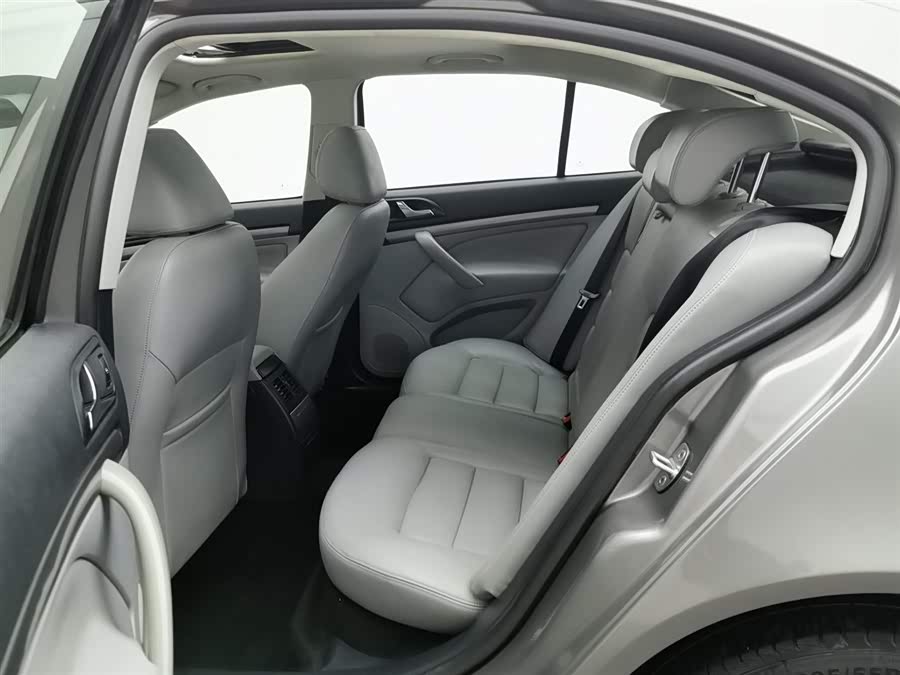 Skoda Octavia 2010 car image #16