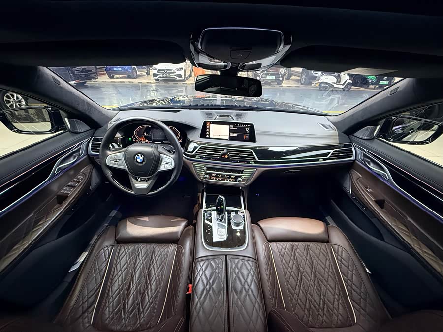 BMW 7 Series 2022 car image #16