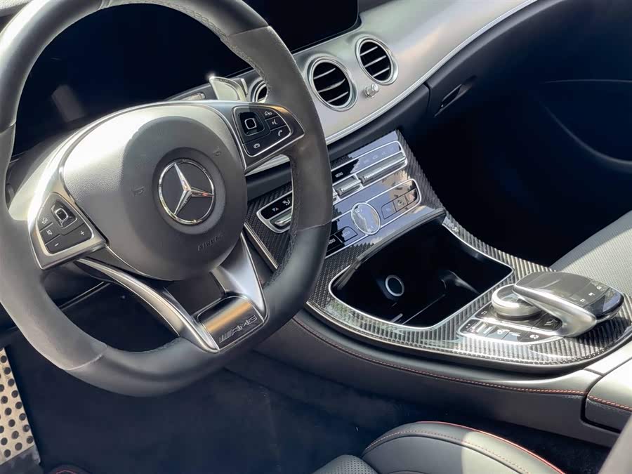 Mercedes-Benz E AMG 2018 immagine di auto #16