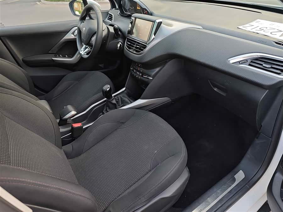 Peugeot 2008 2014 image de voiture #16