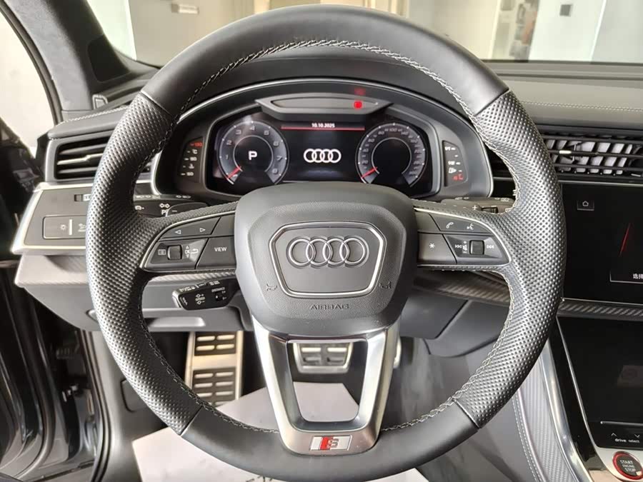 Audi SQ7 2024 car image #16