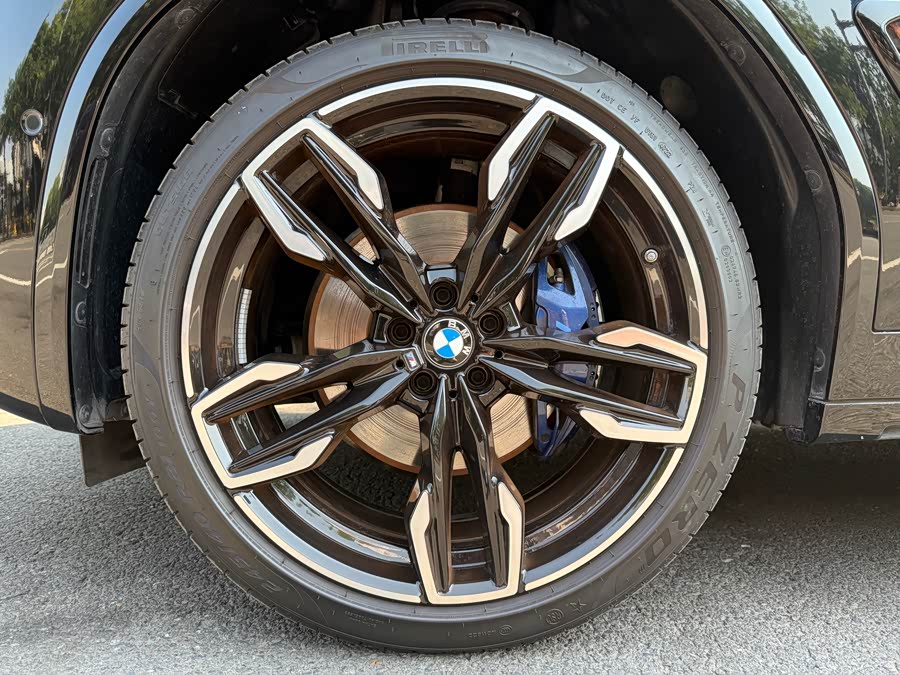 BMW X4 M40i 2024 car image #16