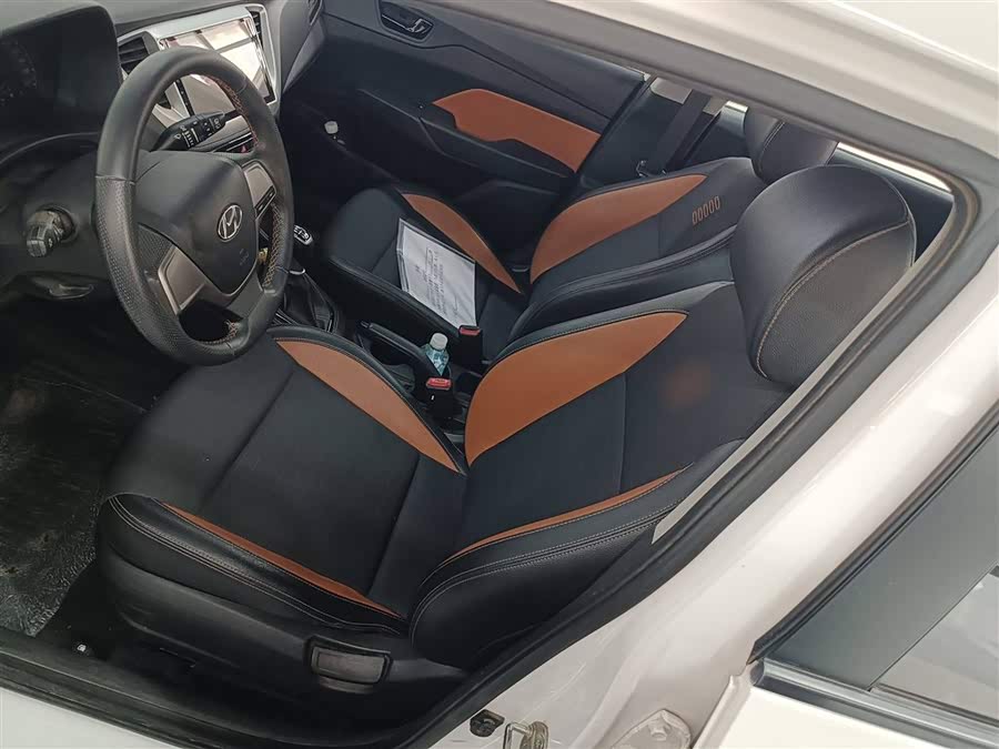 Hyundai Verna RV 2017 car image #16