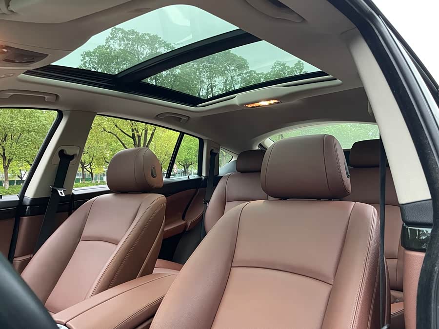 BMW 5 Series GT 2014 immagine di auto #16