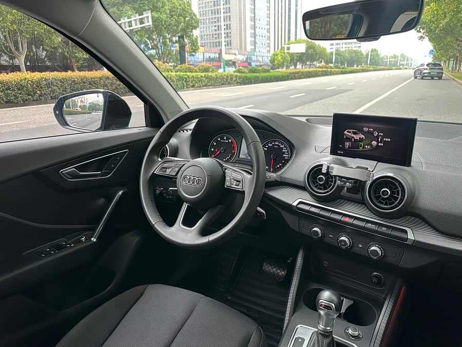 Audi Q2L 2020 #16 Audi Q2L 2020 car image #16