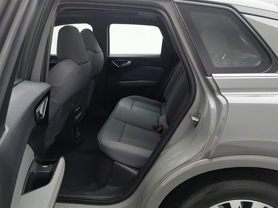 Audi Q4 e-tron 2023 صورة سيارة #16