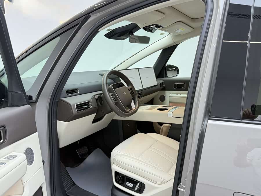 理想汽车 理想MEGA 2024 汽车图片 #16