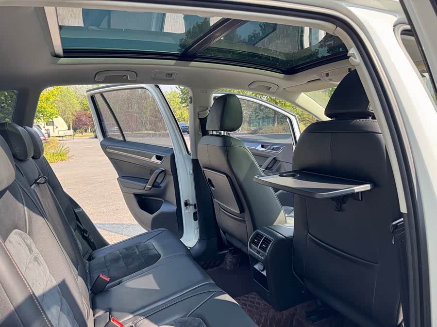 Volkswagen Golf Sportsvan 2018 car image #16