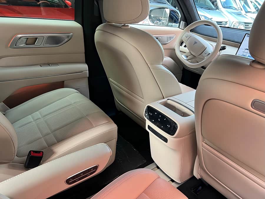 Deepal S09 2025 car image #16