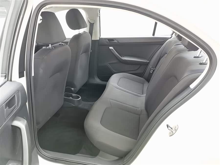 Volkswagen Santana 2013 car image #16