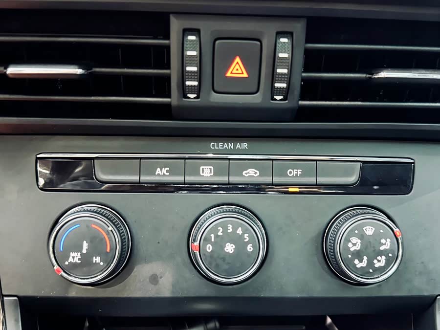 Volkswagen Passat 2021 car image #16