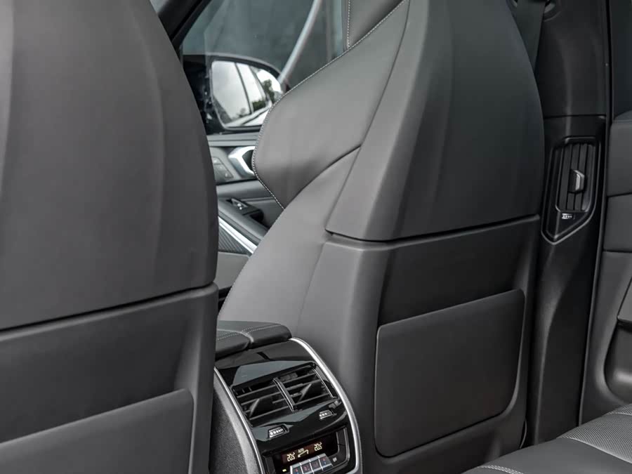 BMW X5 M 2022 #16 BMW X5 M 2022 car image #16