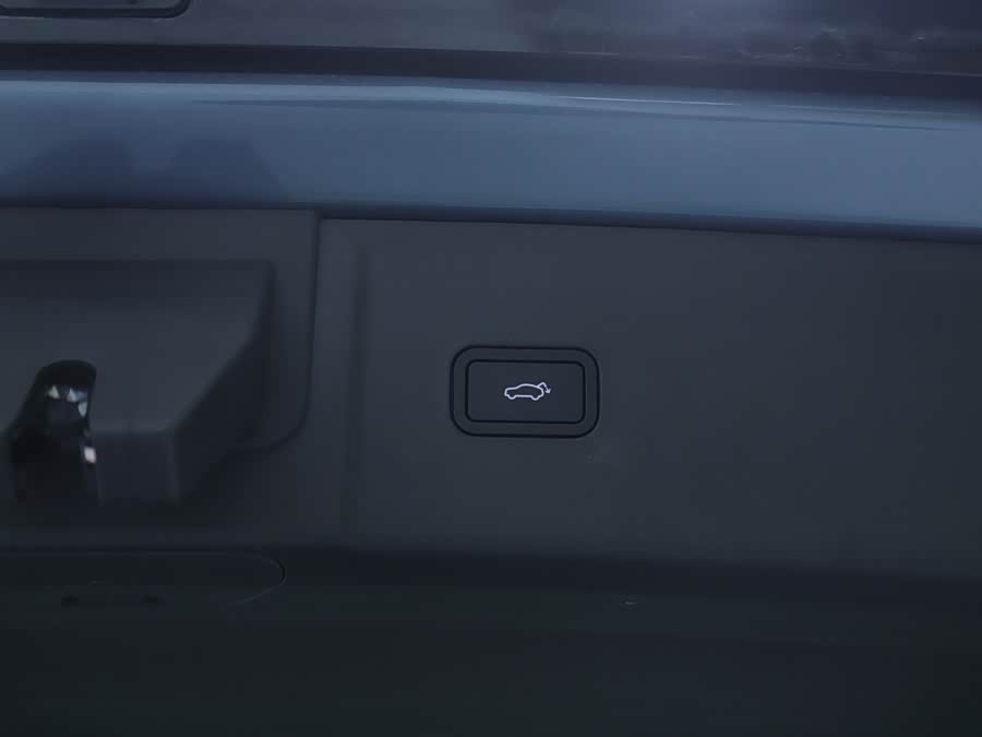 Lynk & Co 08 EM-P 2024 car image #16