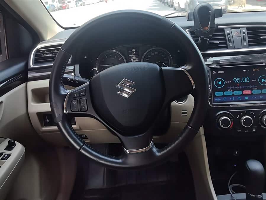 Suzuki Ciaz 2015 изображение автомобиля #16