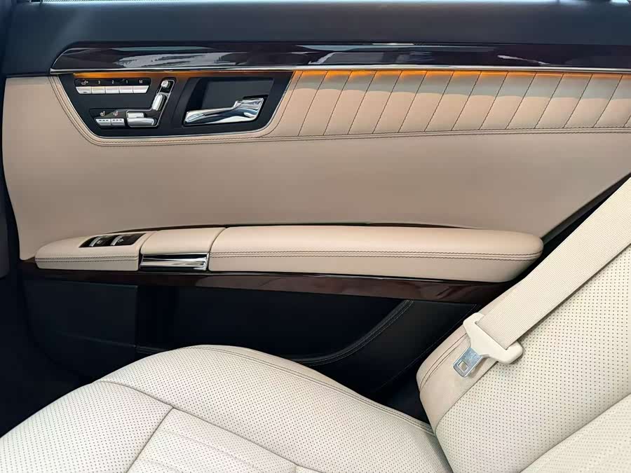 Mercedes-Benz S Class 2015 immagine di auto #16