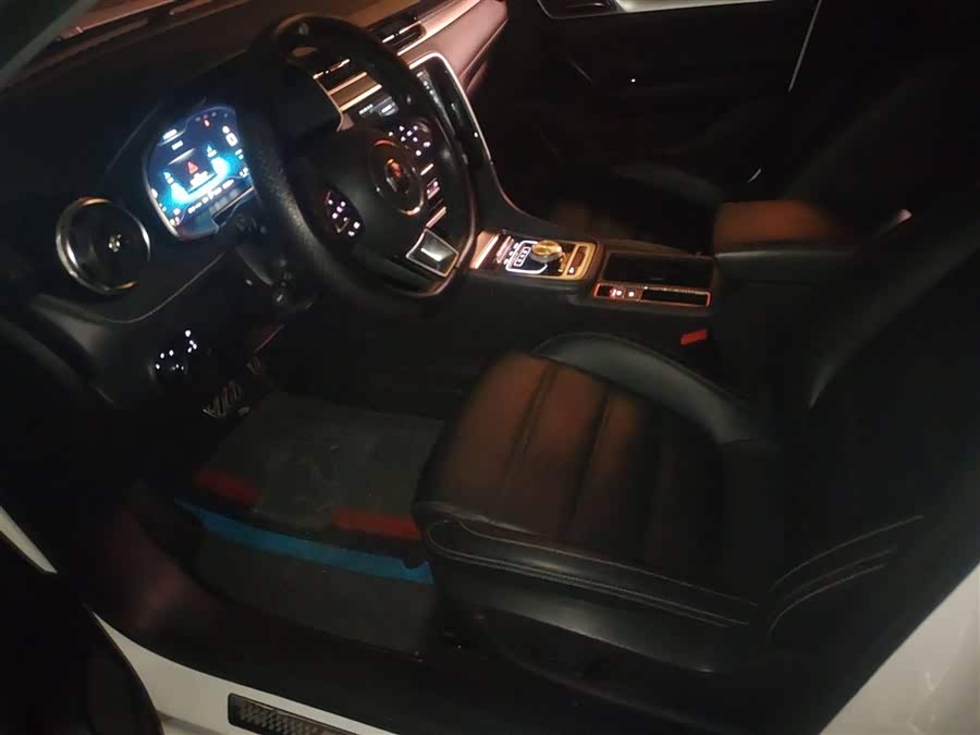 MG 6 New Energy 2019 car image #16